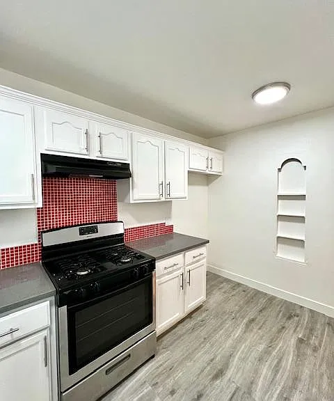 527 E 3rd St #20 — Photo 3