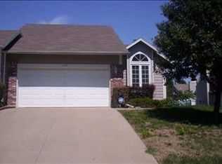 5320 SW 23rd St, Topeka, KS 66614