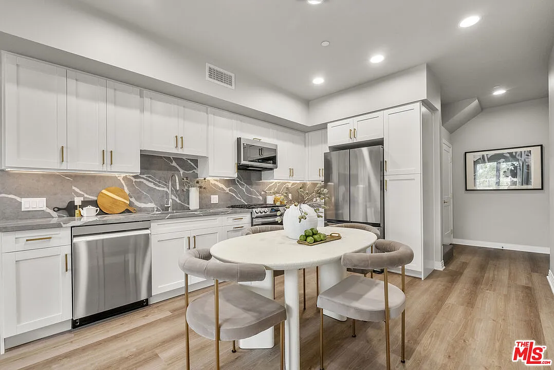 2 bed, 2.0 bath, 1124 sqft, $5,395 — Photo 4