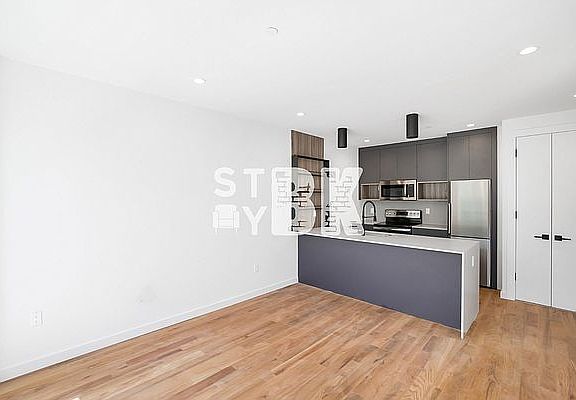 4th image of 625 Halsey St #3L