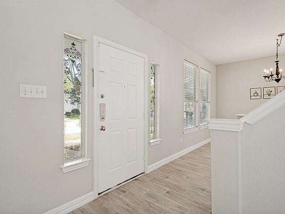 4th image of 9822 Walnut Hill Dr