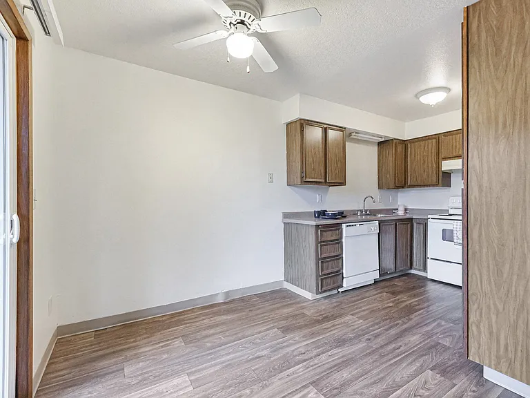 Applegate Apartments — Photo 20