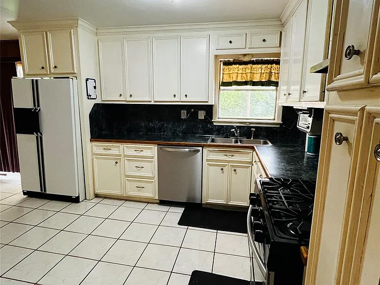 13421 Utica St — Photo 17