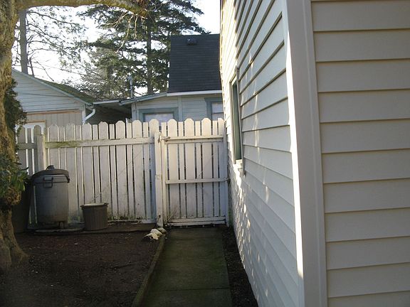 4th image of 3562 E J St