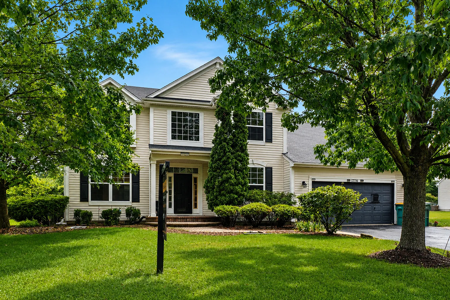 5 bed, 2.5 bath, 3501 sqft, $3,500 — Photo 1