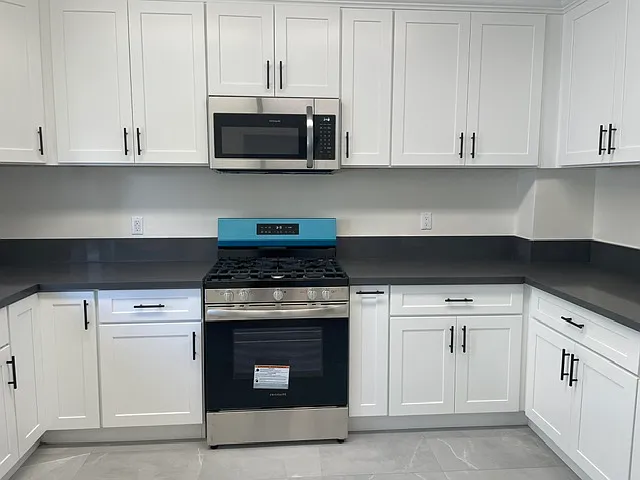 2436 Barry Ave #3 — Photo 6