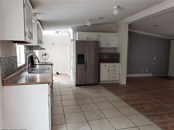 3rd image of 711 River Dr