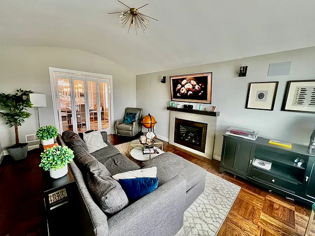 739 Rockdale Dr — Photo 15