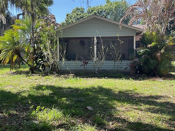 2nd image of 3221 NE Davis St