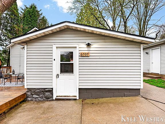 4th image of 6707 Lessiter Rd NE