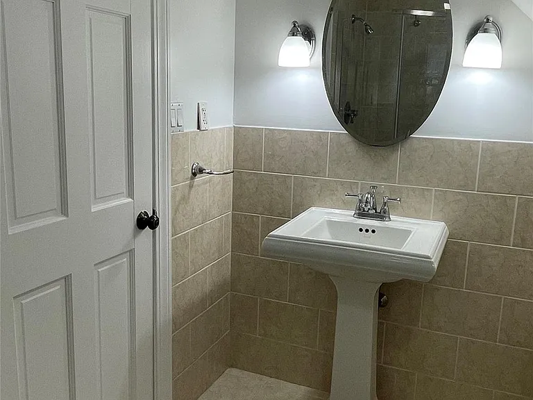 130 E Olive St — Photo 4