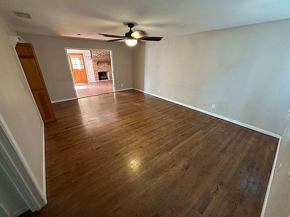 3rd image of 902 S Pioneer Dr