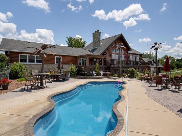 W340S2401 County Road C, Oconomowoc, WI 53066