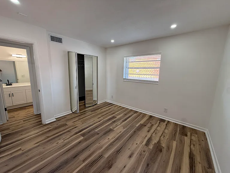 1534 SE 15th St #8 — Photo 12