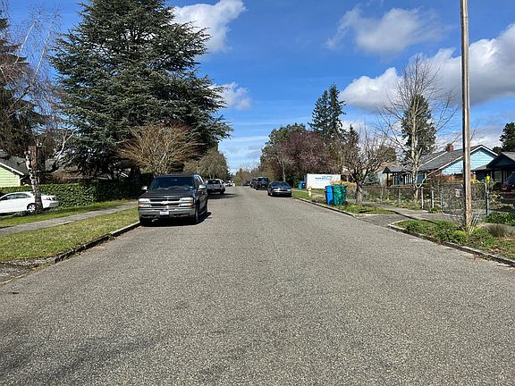 5th image of 16024 6th Ave NE