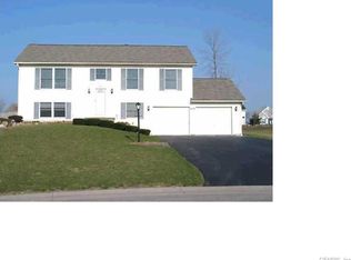 6178 Trillium Trl, Ontario, NY 14519