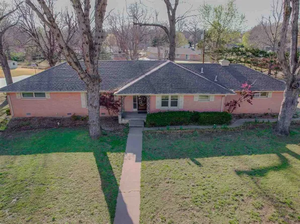 810 Sugar Maple Dr, Ponca City, OK 74604