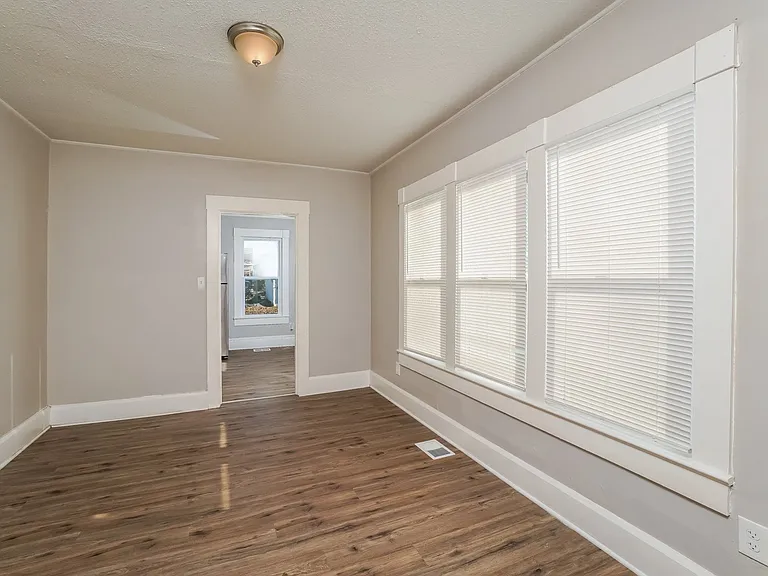 619121_020_living_room_13412247.jpg