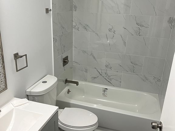 3rd image of 2171 Aberdeen Ave