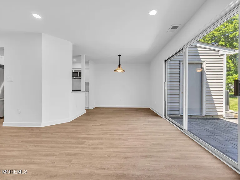 86 Holly Dr — Photo 8
