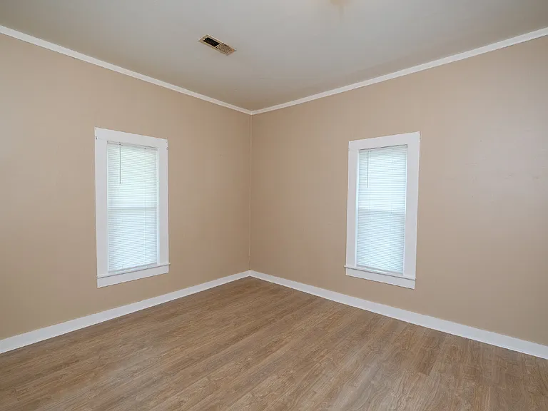 148 S Hunt St — Photo 9