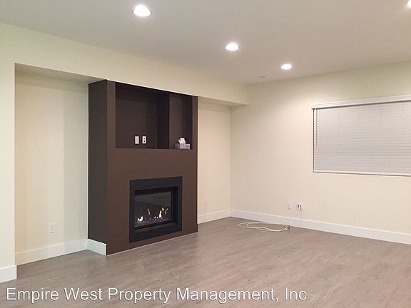 5th image of 11305 Moorpark St #5