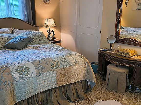 Master bedroom 10.6 ft x 13