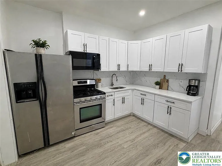 389 W Turner St — Photo 5