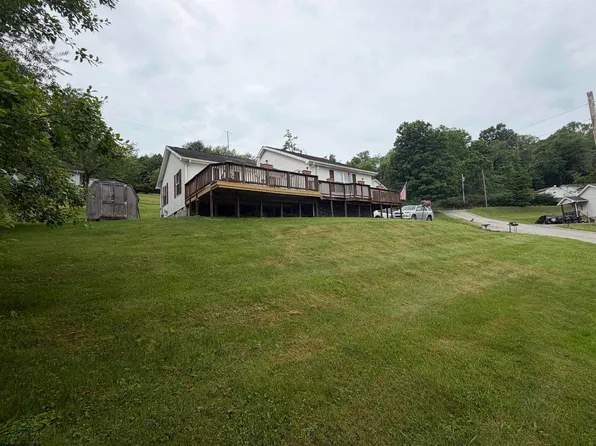 135 Wabash Ave, Belington, WV 26250
