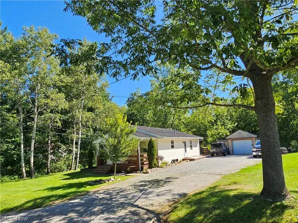 16685 Geneva St, Chagrin Falls, OH 44023