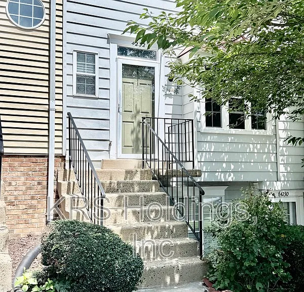 4232 Stockbridge Dr — Photo 1