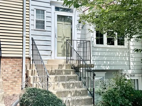 4232 Stockbridge Dr, Dumfries, VA 22025