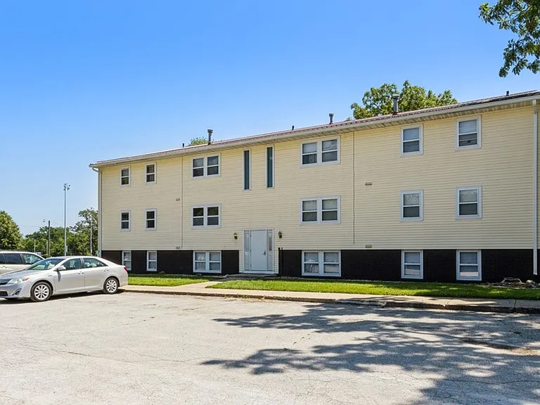 307 N Corn Street — Photo 5