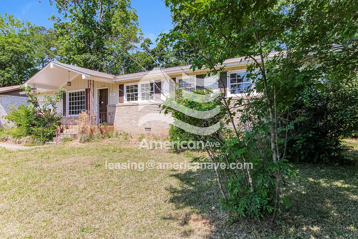 35395_002_front_view_2.jpg - 209 Avery Ln