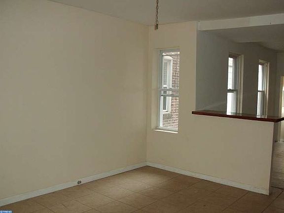 3rd image of 22 Stroud St