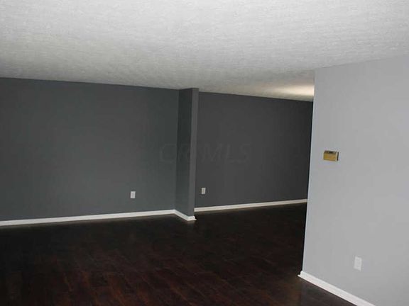 3rd image of 528 Braxton Pl E