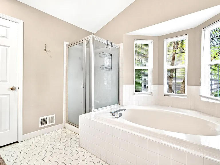 554 Adirondack Ct — Photo 27