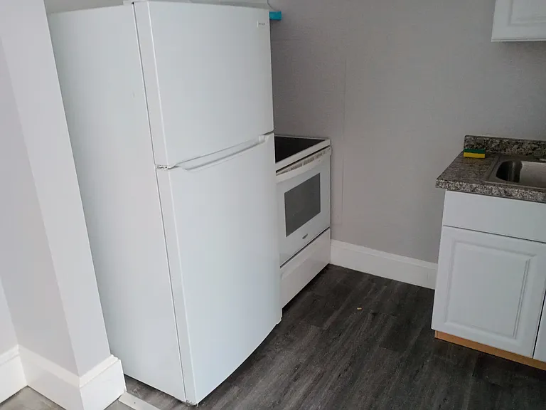 184 Sigourney St #B6 — Photo 1