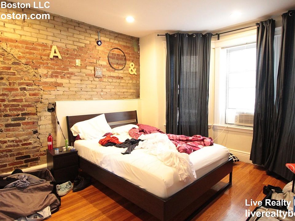 2nd image of 79 Queensberry St #19
