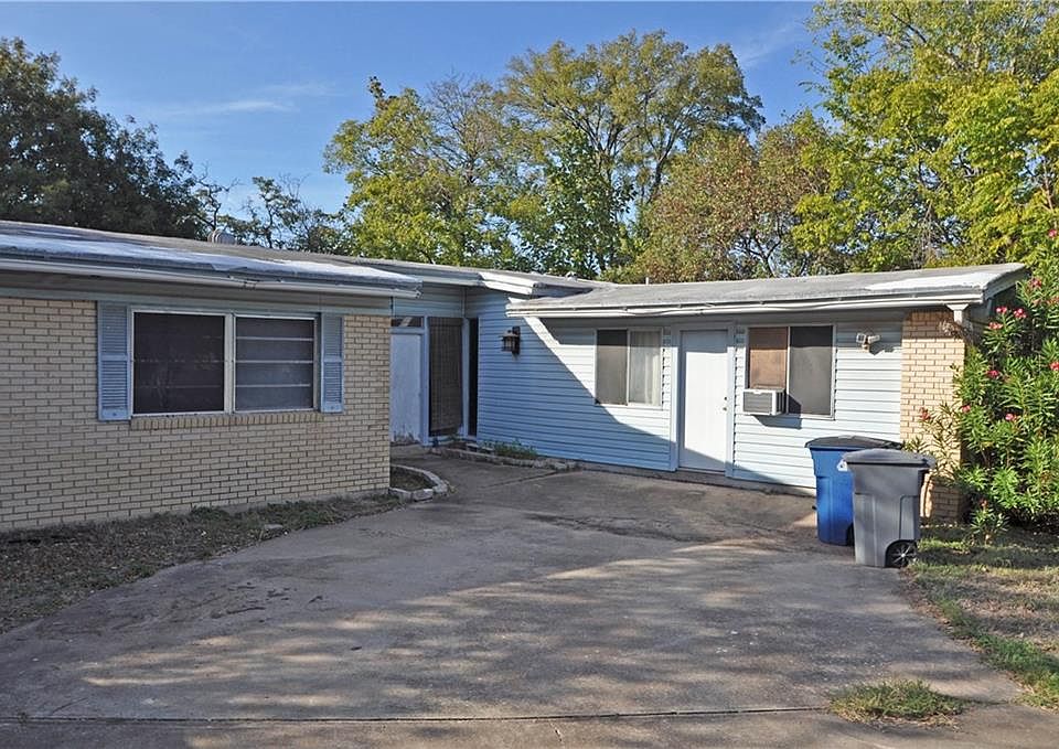 1st image of 11804 N Oaks Dr