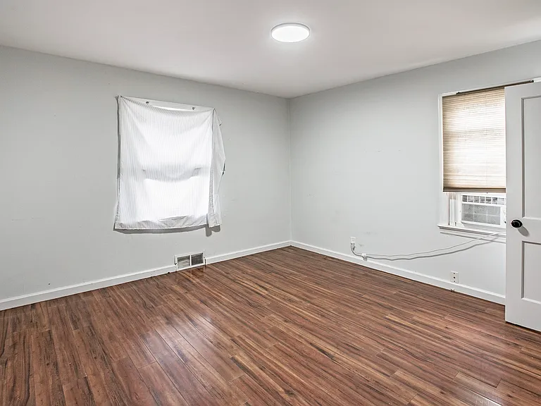 16 W Linden Ave — Photo 4