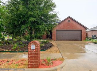 916 Jeffrey Dr, Denton, TX 76208