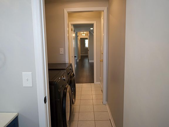 5th image of 2982 Crane St