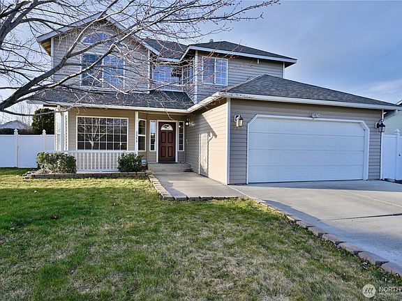 3rd image of 1359 Yost Circle NE