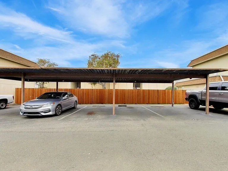 2727 Marina Boulevard — Photo 24