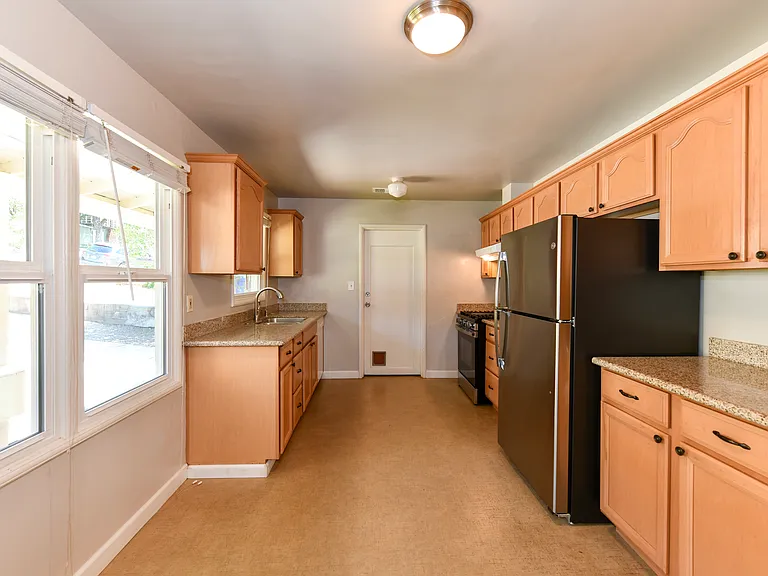 1415 Meek Ave — Photo 17