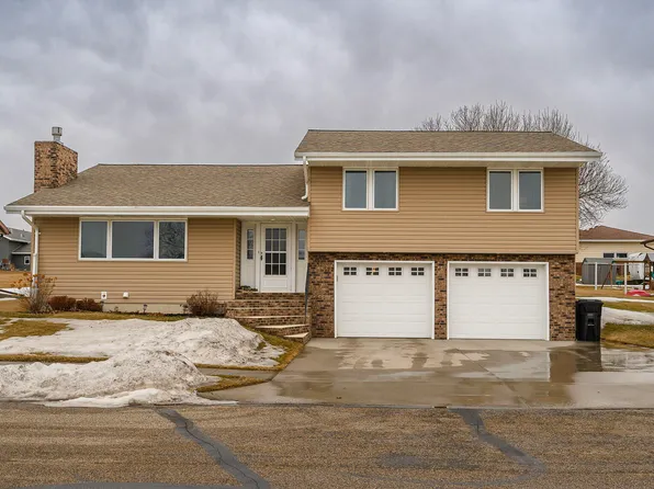 411 NE 6th St, Linton, ND 58552
