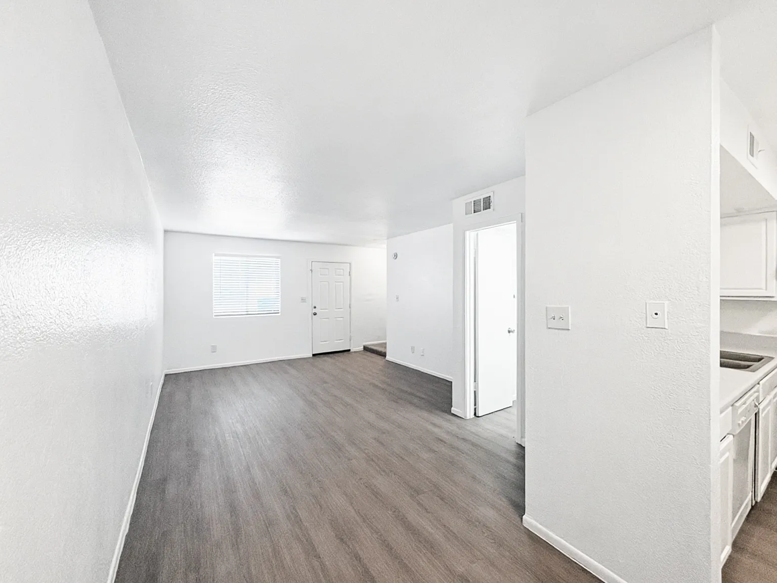 2 bed, 1.5 bath, 850 sqft, $1,245 — Photo 2