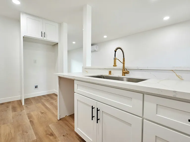 232 W 3rd St #232 — Photo 5