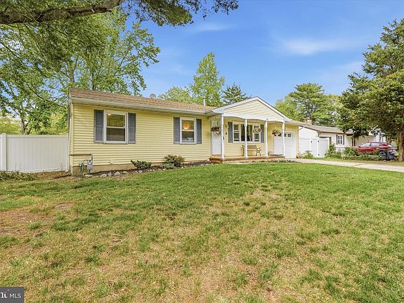3rd image of 402 Cedar Dr